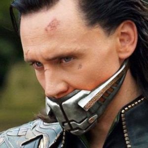 Lee más sobre el artículo Tom Hiddleston revela más detalles sobre la serie de Loki