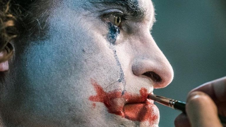 Lee más sobre el artículo Joaquin Phoenix abandona molesto entrevista por pregunta sobre ‘Joker’