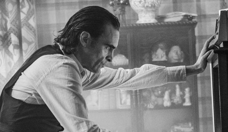 Lee más sobre el artículo Joaquin Phoenix perdió 23.5 kilos para interpretar al Joker