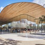 Icónica merchandising en el Apple Park Visitor Center ¡Vas a querer estas playeras!