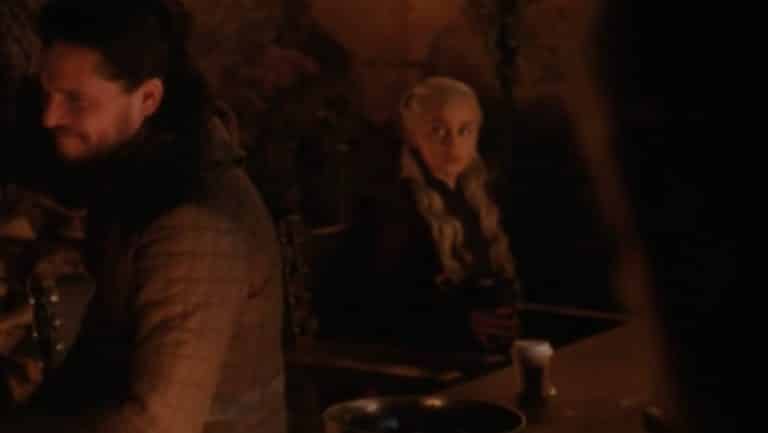 Lee más sobre el artículo Emilia Clarke delata a quien dejó el vaso de Starbucks en escena de Game of Thrones