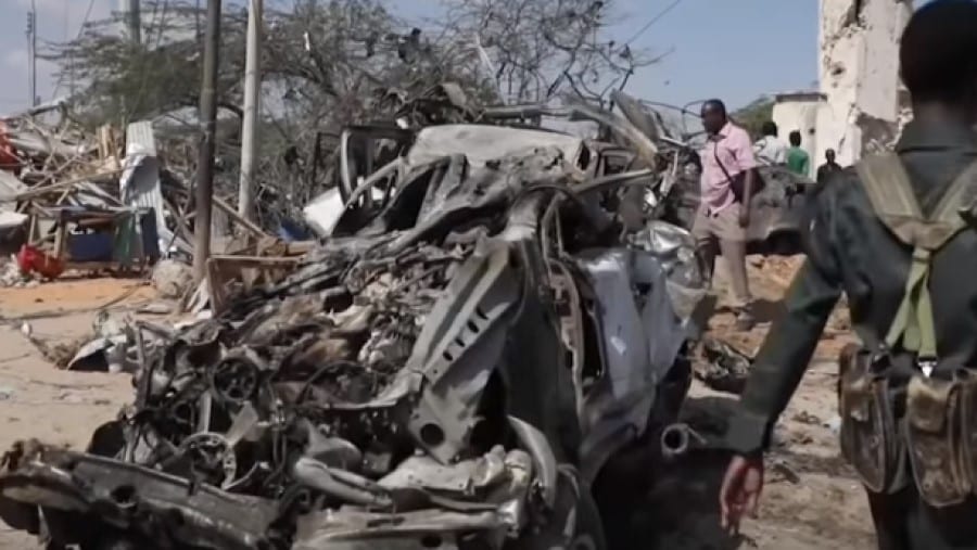 Atentado en Somalia deja casi 100 muertos