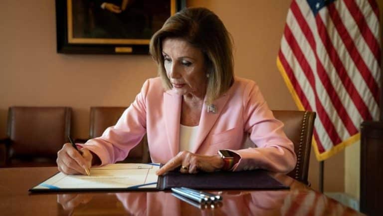 Lee más sobre el artículo Pelosi da luz verde a juicio político contra Donald Trump