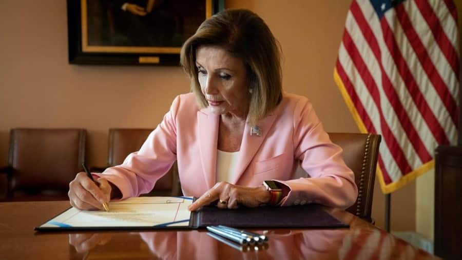 En este momento estás viendo Pelosi da luz verde a juicio político contra Donald Trump