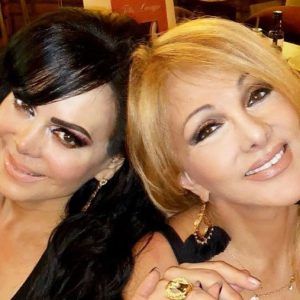 Lee más sobre el artículo Maribel Guardia y Olivia Collins ¡Físicos impresionantes a sus 60 años!