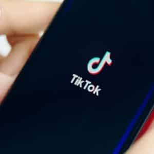 Lee más sobre el artículo ¿Descargar TikTok? Antes de hacerlo debes saber esto