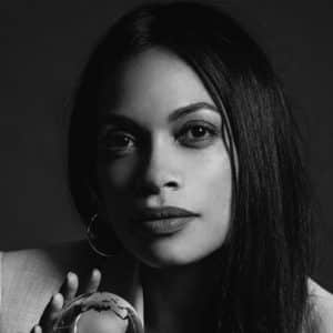 Lee más sobre el artículo The Mandalorian: Rosario Dawson alza la mano para ser Ahsoka Tano