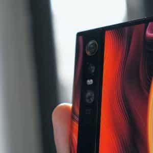 Lee más sobre el artículo ¡El Mi Mix Alpha no es un mito! Youtubers revelan su diseño con pantalla suprema