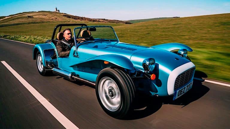 Lee más sobre el artículo Caterham Super Seven 1600, un auto para los amantes de lo retro