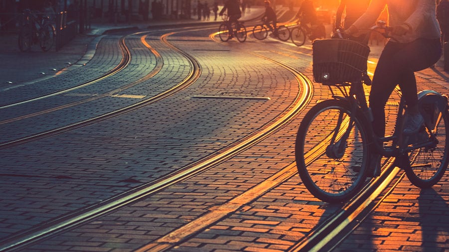 Francia tiene una carrera contra el tiempo para adaptar las ciudades para facilitar los desplazamientos masivos en bicicleta