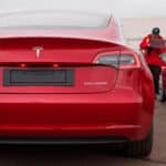 Elon Musk estalla por no poder abrir las fábrica de Tesla en California