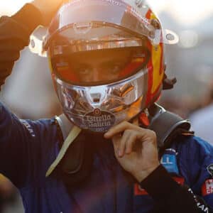 Lee más sobre el artículo Carlos Sainz Jr. ¿Quién es el nuevo piloto de Ferrari?