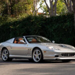 Sale a subasta un Ferrari 575M Superamerica, un convertible con techo retráctil de cristal