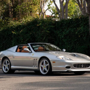 Lee más sobre el artículo Sale a subasta un Ferrari 575M Superamerica, un convertible con techo retráctil de cristal