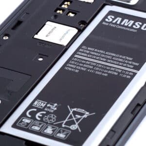 Lee más sobre el artículo Rumor: Samsung lanzaría un smartphone con batería extraíble