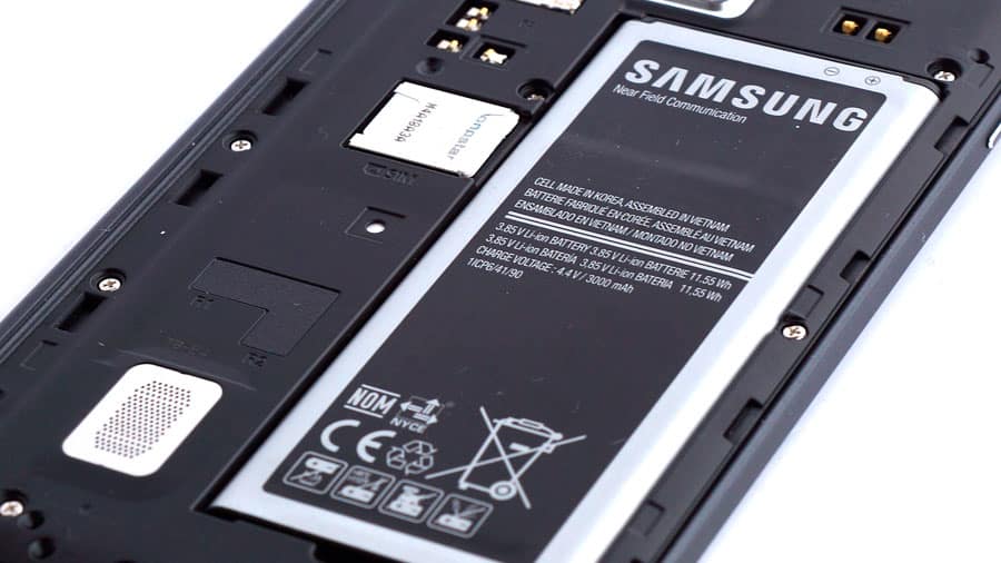 Samsung todavía no renuncia por completo a las baterías extraíbles