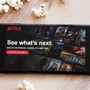 Lee más sobre el artículo ¡Ya era hora! Netflix complace a usuarios con función para descargar películas y series