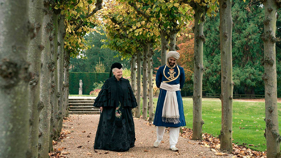 La película presenta una amistad incómoda para la monarquía británica