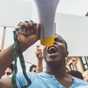 Lee más sobre el artículo La Academia protesta contra el racismo, pero desata críticas y reclamos