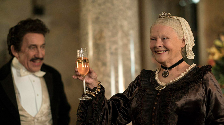 Judi Dench se lleva la película con su interpretación