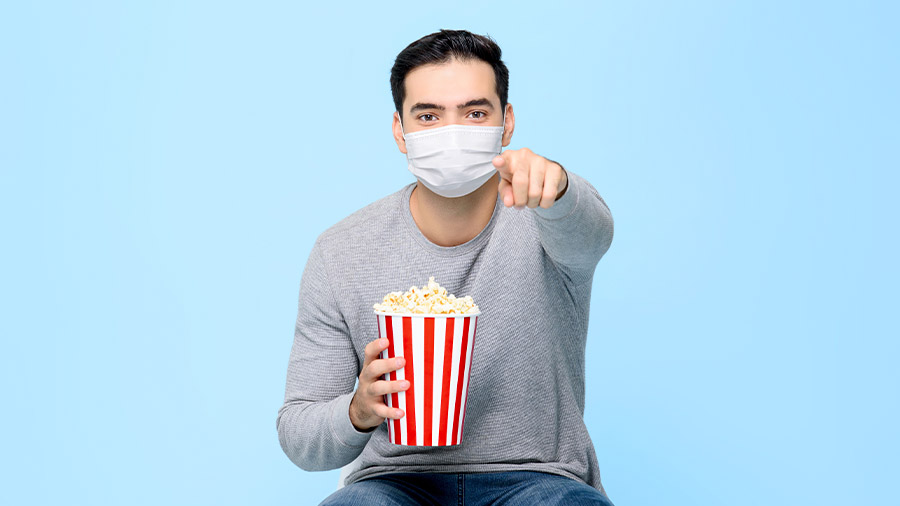 Los países han fijado protocolos sanitarios para evitar contagios en las salas de cine durante la reapertura