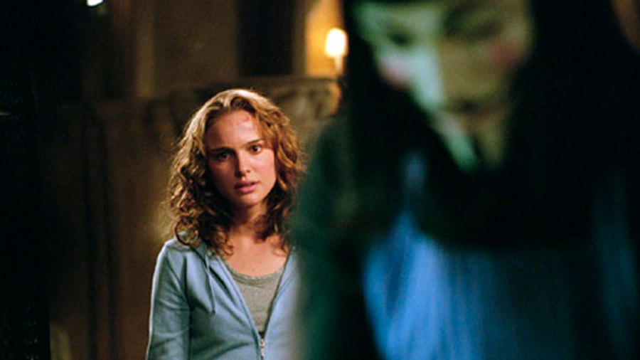 Natalie Portman carga con el personaje de Evey