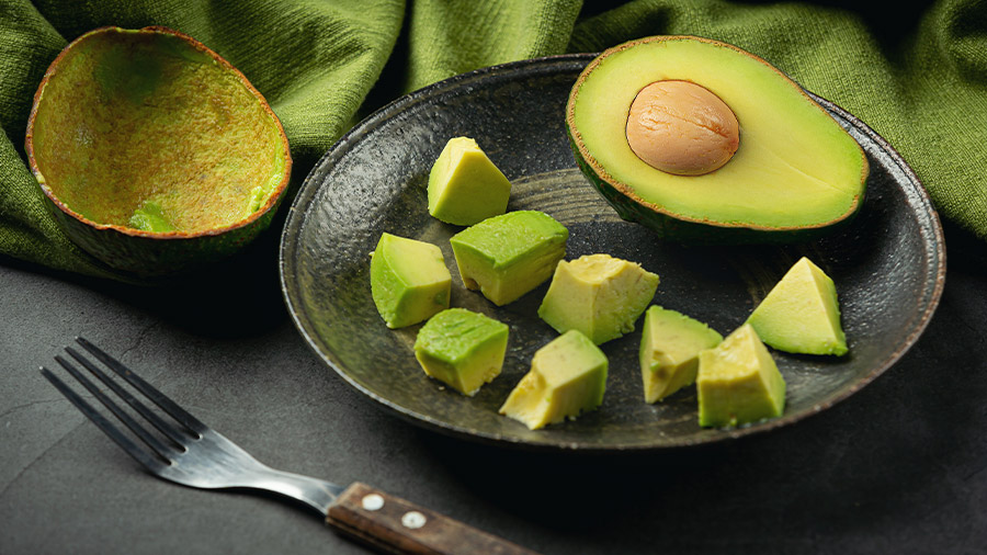 En este momento estás viendo El aguacate, un alimento clave para bajar de peso