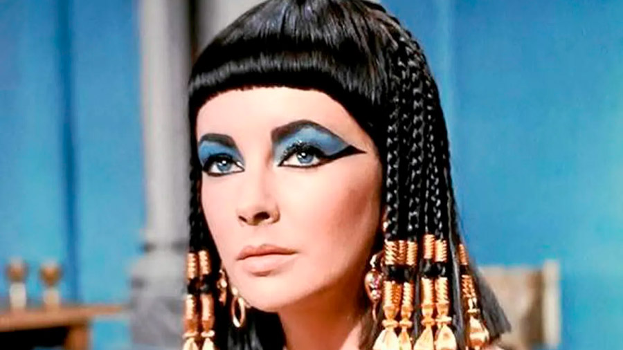 Elizabeth Taylor interpretó a Cleopatra en la década de los 60