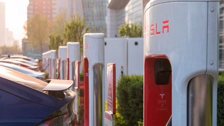 Lee más sobre el artículo La red de carga de Tesla se abre a otras marcas de autos