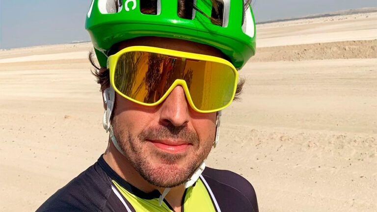 Lee más sobre el artículo ¡Atropellan a Fernando Alonso! El piloto fue arrollado cuando entrenaba en bicicleta