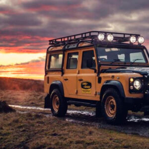 Lee más sobre el artículo Land Rover Defender Works V8 Trophy, un tributo de tan solo 25 unidades