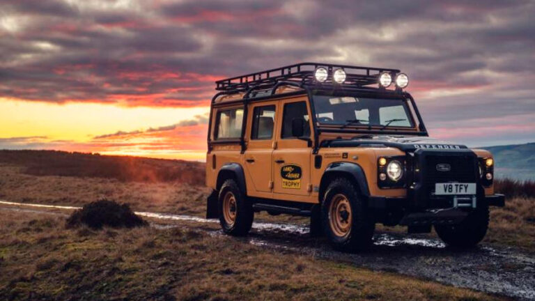 Lee más sobre el artículo Land Rover Defender Works V8 Trophy, un tributo de tan solo 25 unidades