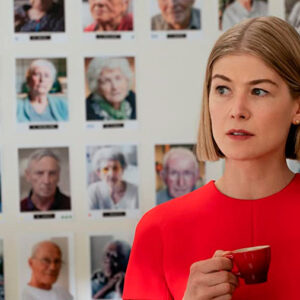 Lee más sobre el artículo Descuida, yo te cuido: Sinopsis, tráiler, reparto y crítica ¡Otro actuación atrayente de Rosamund Pike!