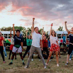 Lee más sobre el artículo El campamento de mi vida: Sinopsis, tráiler, reparto y crítica ¡Un romance musical para adolescentes!