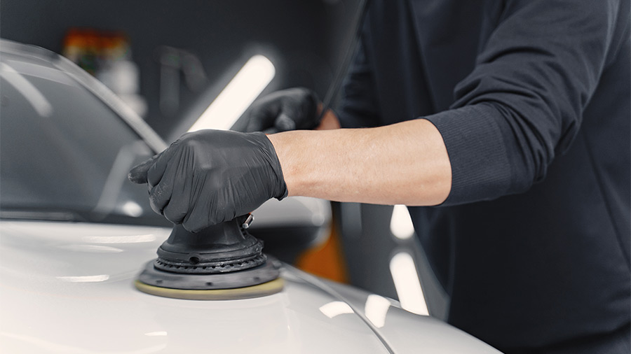 Cuidar la pintura del coche requiere medidas preventivas y correctivas