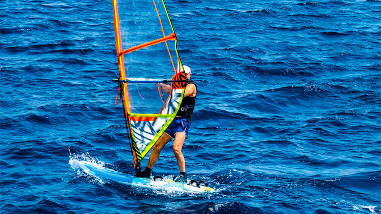 Lee más sobre el artículo Mallorca windsurf: Cursos y consejos según tu nivel