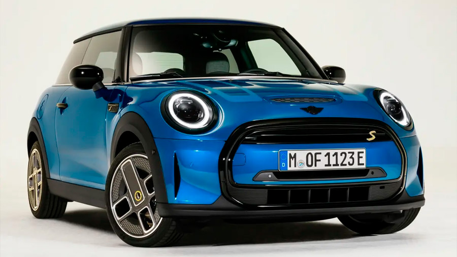 El Mini Cooper SE se renovó recientemente con varias novedades en la carrocería