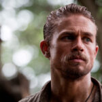 Mortal Kombat: Charlie Hunnam suena fuerte para ser Johnny Cage