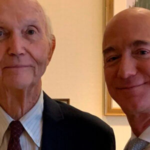 Lee más sobre el artículo Este hombre pagó 28 millones de dólares por viajar con Jeff Bezos al espacio