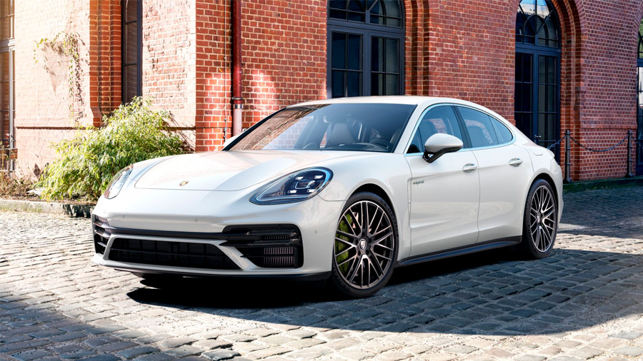 El Porsche Panamera es el que destaca por un mayor estilo y carácter deportivo