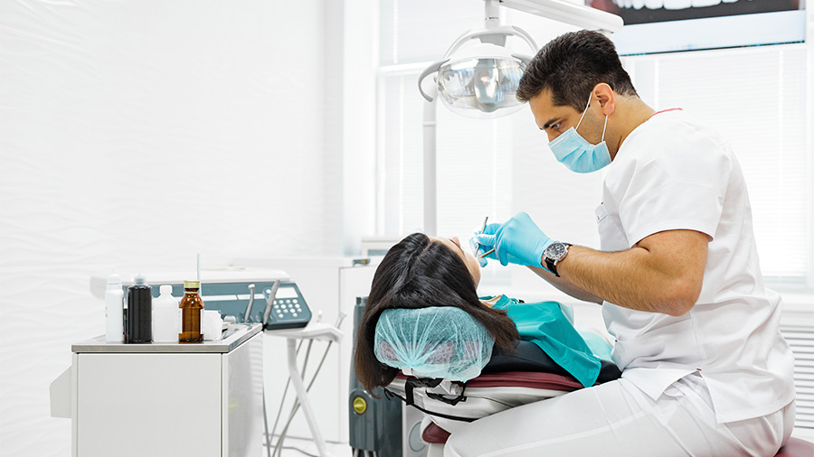 Ser dentista en España requiere la obtención del Grado en Odontología o Estomatología