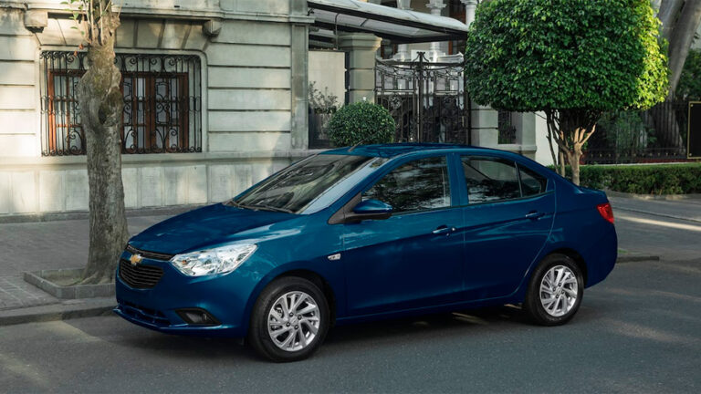 Lee más sobre el artículo Chevrolet Aveo 2022: Práctico, pero conformista ¿Es buen carro?