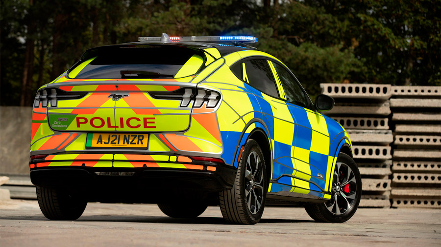 La Ford Mustang Mach-E se puso los colores de la Policía de Londres