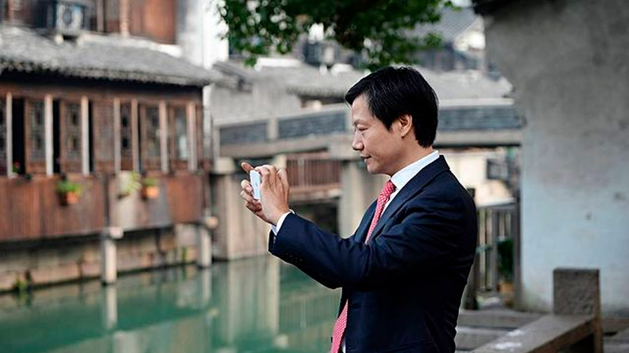 El fundador de Xiaomi funge como representante legal de la nueva empresa de coches