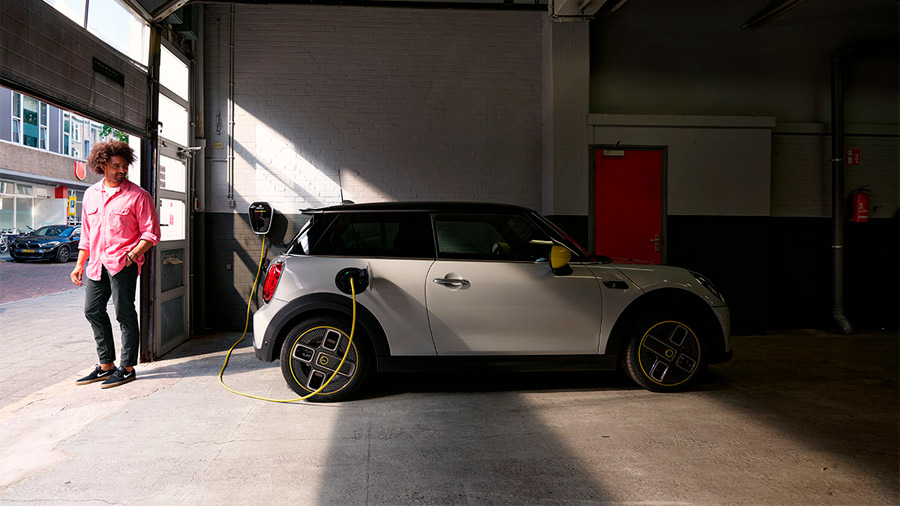 El auto regalaría una autonomía de 270 km por carga completa