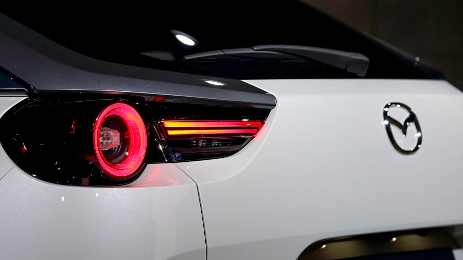 Mazda avanza en sus planes de electrificación