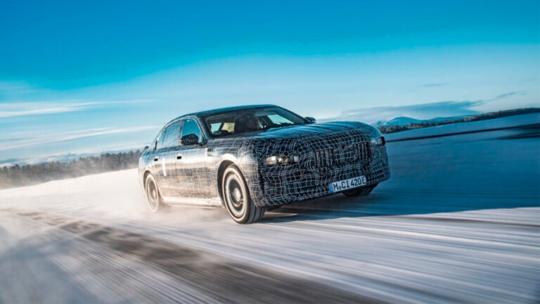 Lee más sobre el artículo ¡Nuevas fotos oficiales del BMW i7 sobre pruebas de nieve!