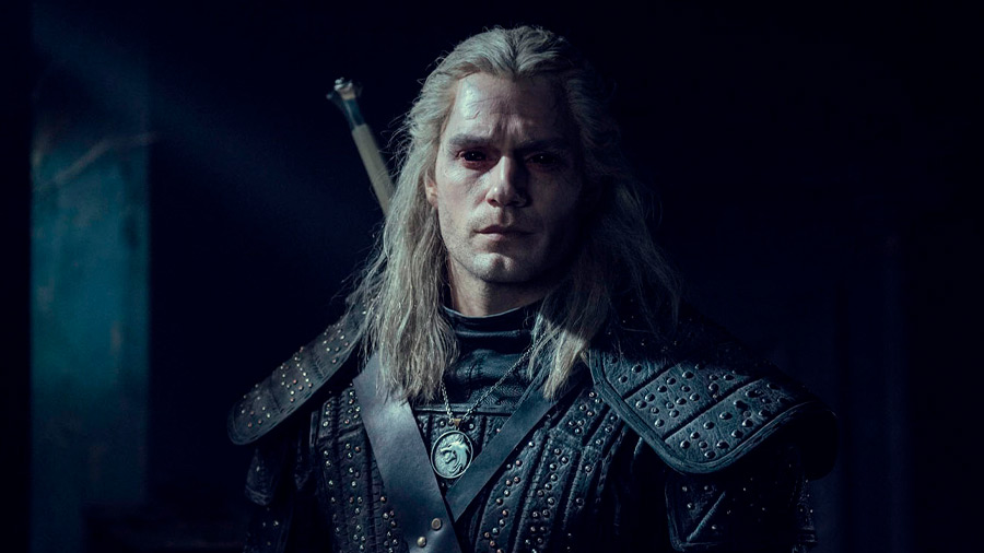 Cavill interpreta al brujo Geralt de Rivia