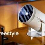 ¿Cómo es el nuevo Samsung The Freestyle? Un proyector único, flexible e inteligente