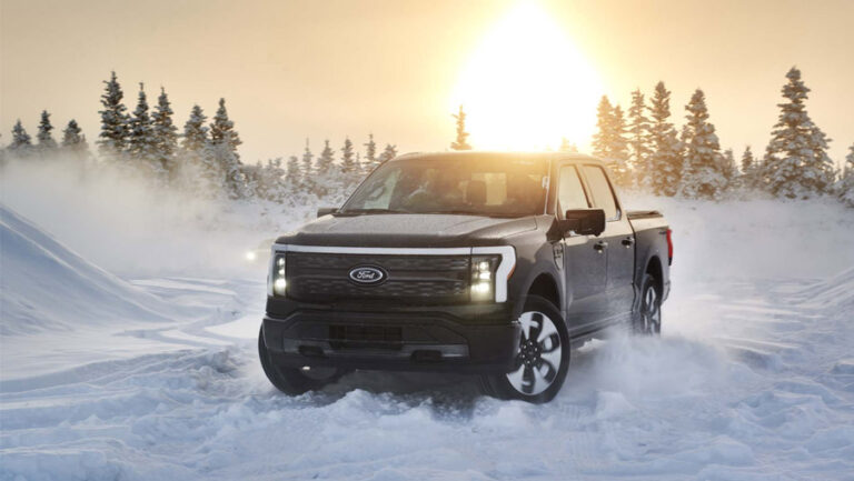 Lee más sobre el artículo ¿Cómo se maneja la Ford F-150 Lightning sobre hielo y nieve?